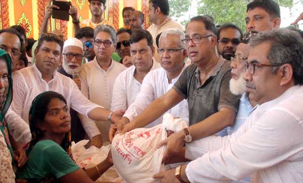 ‘জনগণের দল বলেই বন্যার্তদের পাশে দাঁড়িয়েছে বিএনপি’