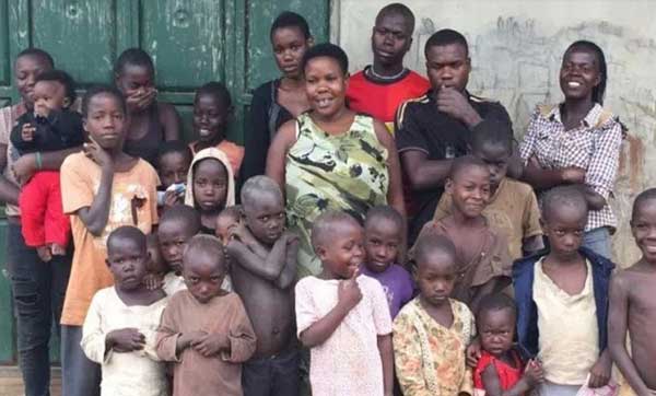 ৩৯ বছর বয়সে ৩৮ সন্তানের মা! তাড়িয়ে দিয়েছে স্বামী