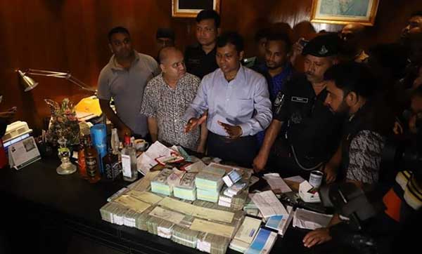 আল্লাহর ওয়াস্তে ছবি তুইলেন না, আমাকে বেইজ্জতি কইরেন না: শামীম