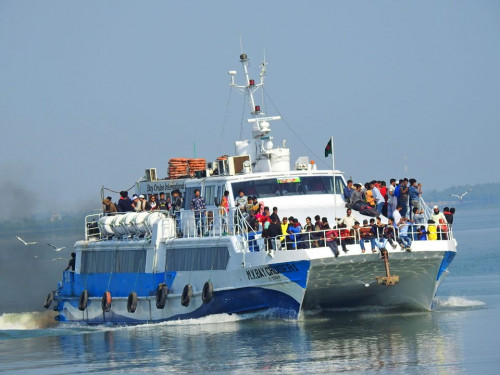 বঙ্গোপসাগরে  বিকল  যাত্রীবাহী জাহাজ 