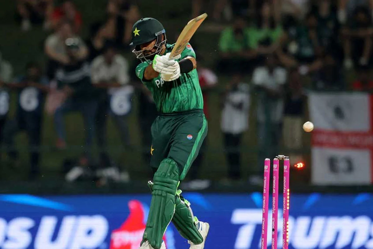 ২৪ বল খেলে বাবরের এইভাবে আউট হওয়া অপরাধ: ইমাদ