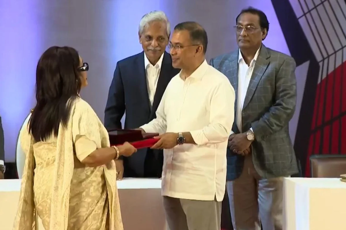 একুশে পদক প্রদান করলেন প্রধানমন্ত্রী তারেক রহমান