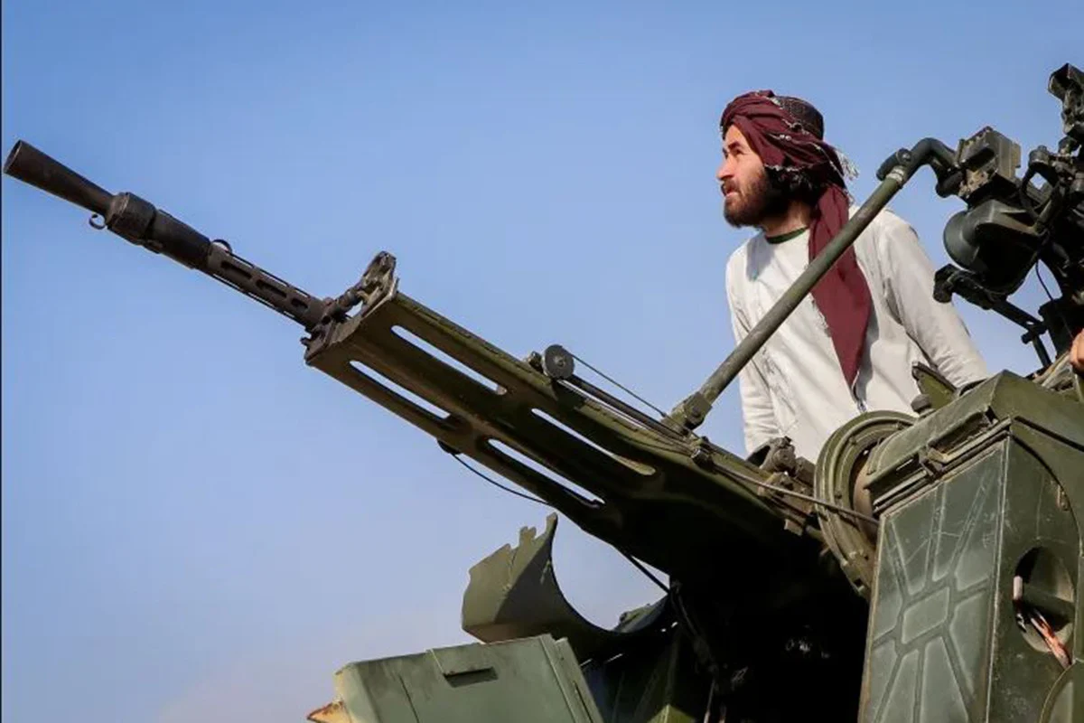 পাল্টাপাল্টি হামলার মধ্যেই পাকিস্তানের সঙ্গে আলোচনায় বসতে চায় আফগানিস্তান