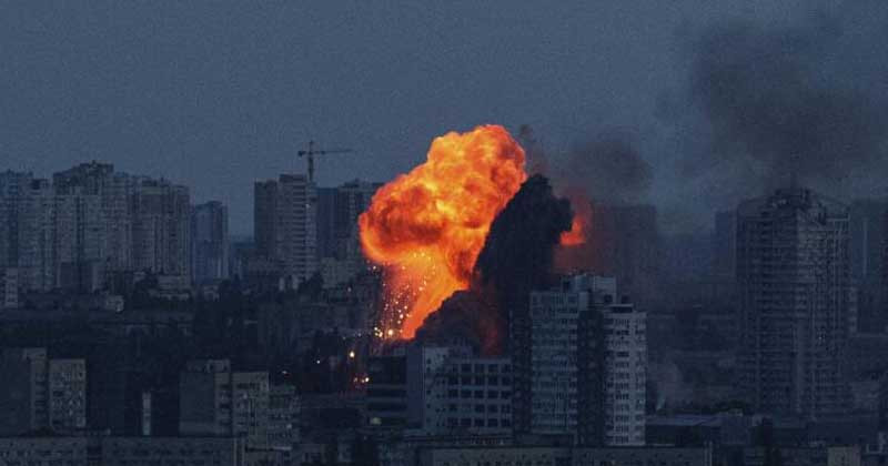 ইরানের বিভিন্ন শহরে আকস্মিক হামলা চালিয়েছে ইসরায়েল।