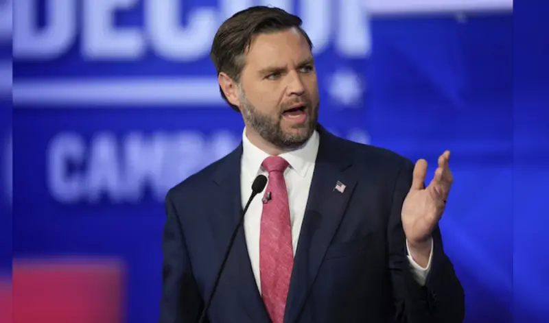  ডোনাল্ড ট্রাম্পের নেতৃত্বাধীন প্রশাসন ইরানকে কোনো অবস্থাতেই পারমাণবিক শক্তিধর রাষ্ট্রে পরিণত হতে দেবে না। 