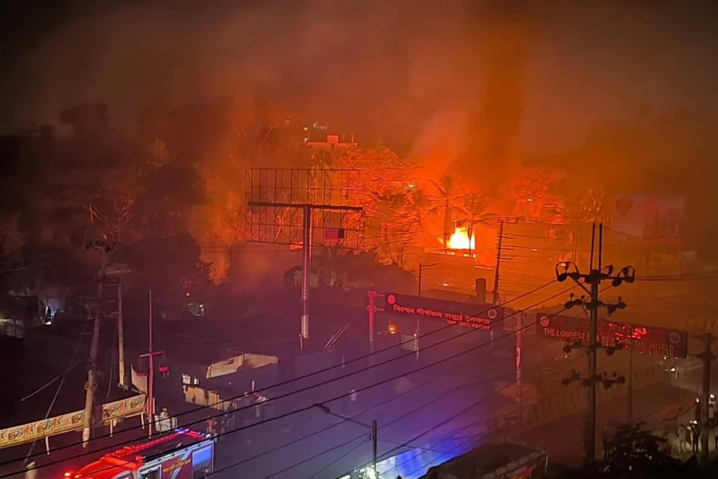 কক্সবাজারে এন আলম এলপিজি পাম্পে বিস্ফোরণ: মালিকের বিরুদ্ধে বিস্ফোরক আইনে মামলা।