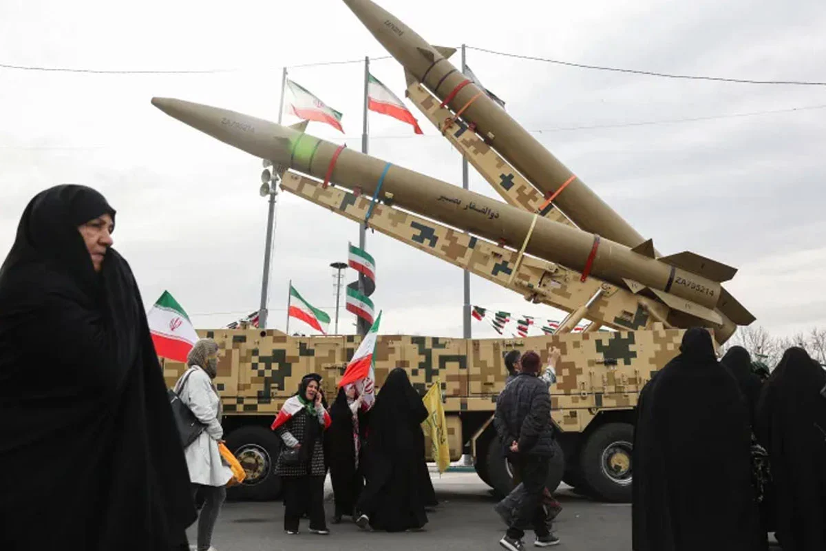 খামেনি নিহতের পর ইরান কীভাবে জবাব দিচ্ছে, অস্ত্রভাণ্ডার কতটা শক্তিশালী