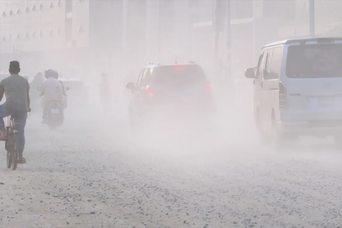 বিশ্বের দূষিত শহরের তালিকায় শীর্ষে ঢাকা