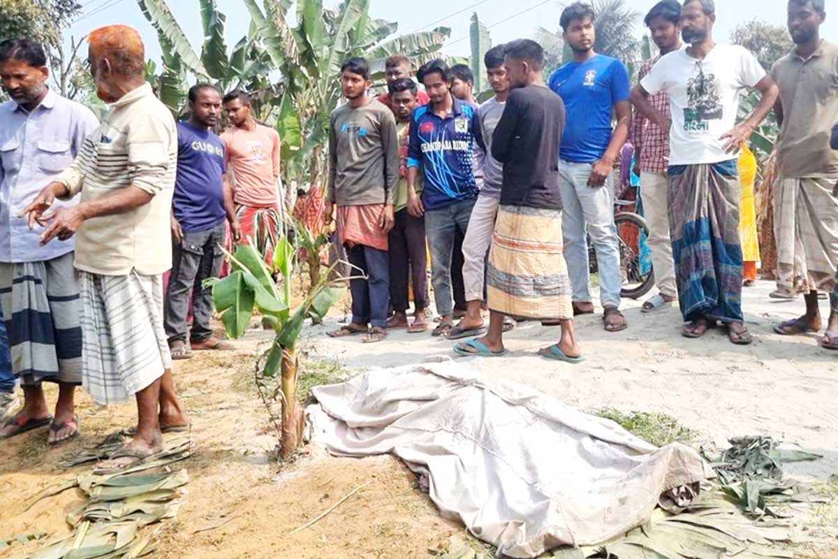 ট্রলির নিচে চাপা পড়ে চালকের মৃত্যু : স্পিড ব্রেকারের দাবিতে সড়ক অবরোধ