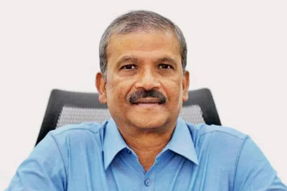 সাবেক উপদেষ্টা আসিফ নজরুলের বিরুদ্ধে দুদকে এক ডজন অভিযোগ