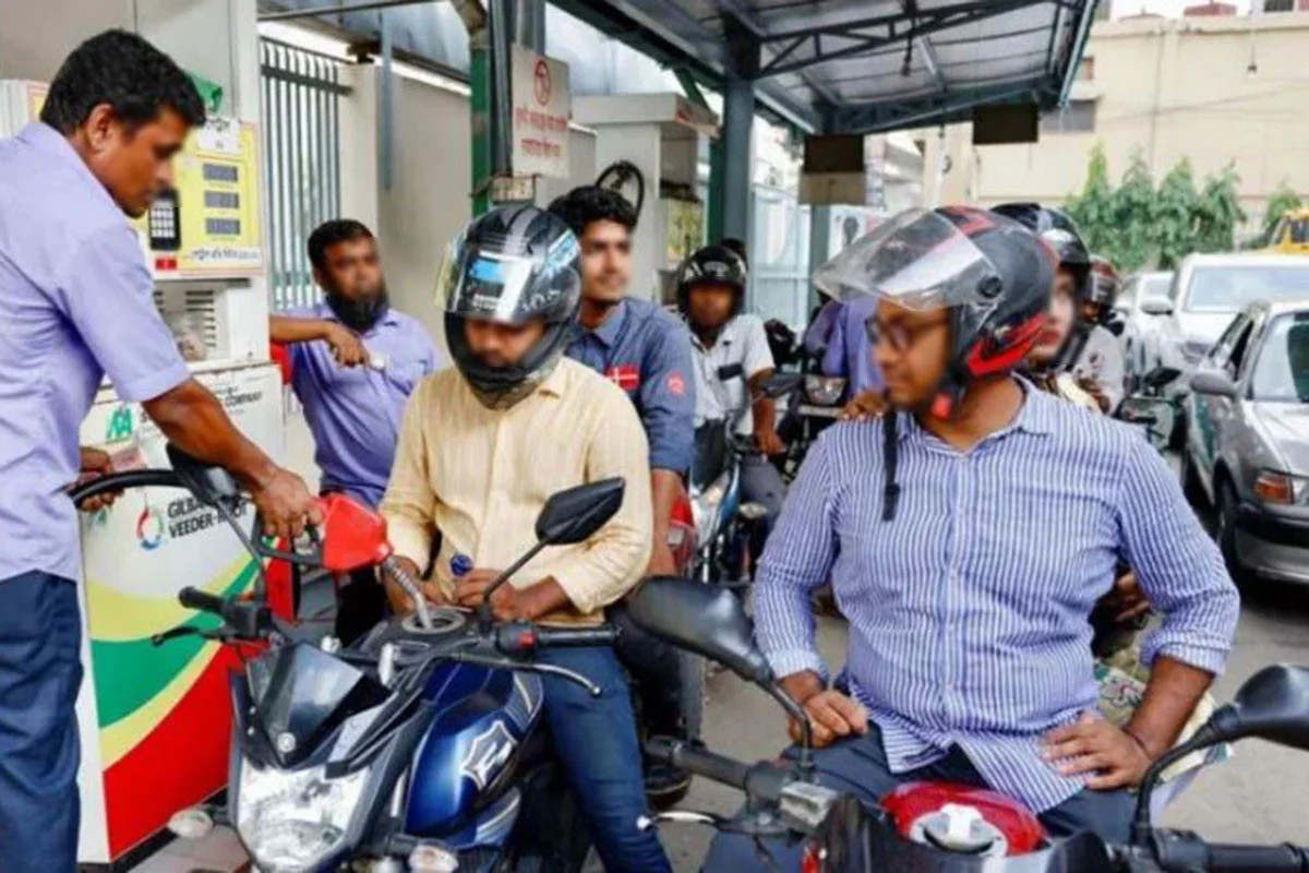 আজও রাজধানীর বিভিন্ন পাম্পে গাড়ির লাইন