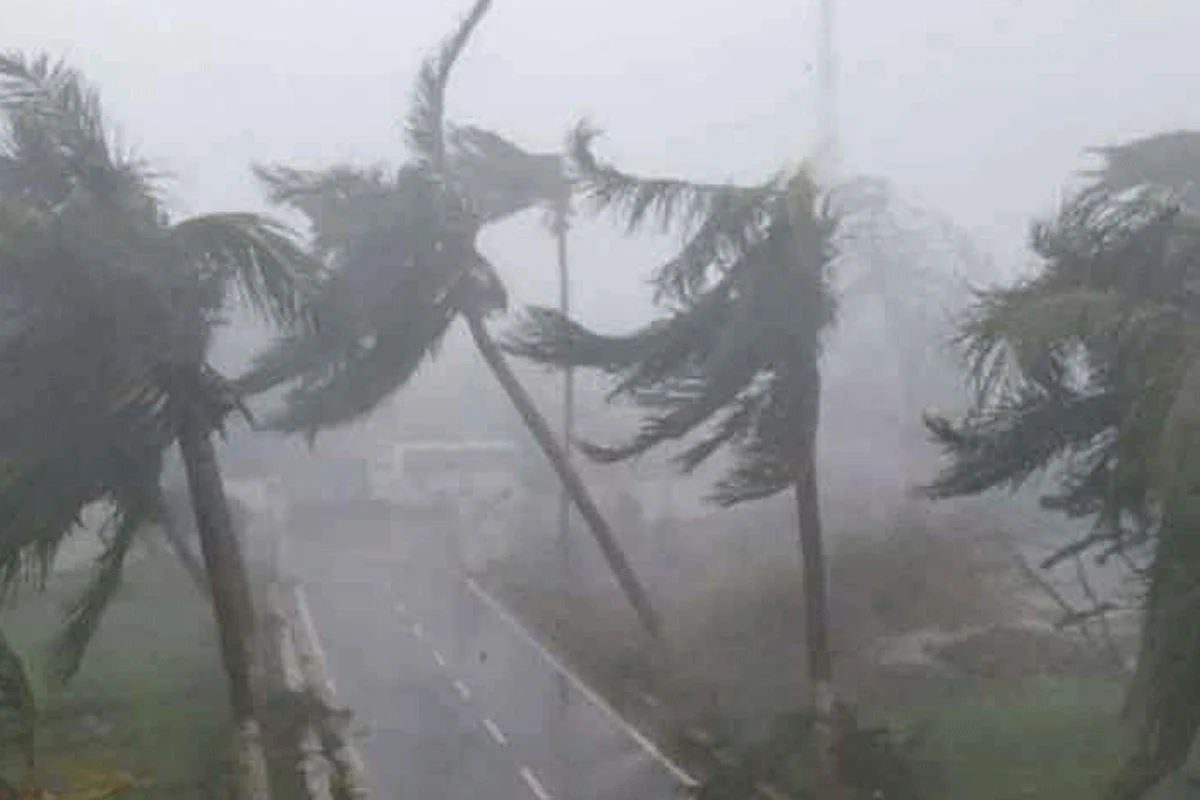 সন্ধ্যার মধ্যে দুই অঞ্চলে ৬০ কিমি বেগে ঝড়ের আভাস
