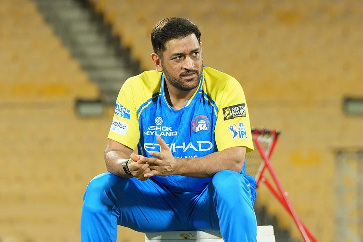 আইপিএল শুরুর আগেই ছিটকে গেলেন ধোনি