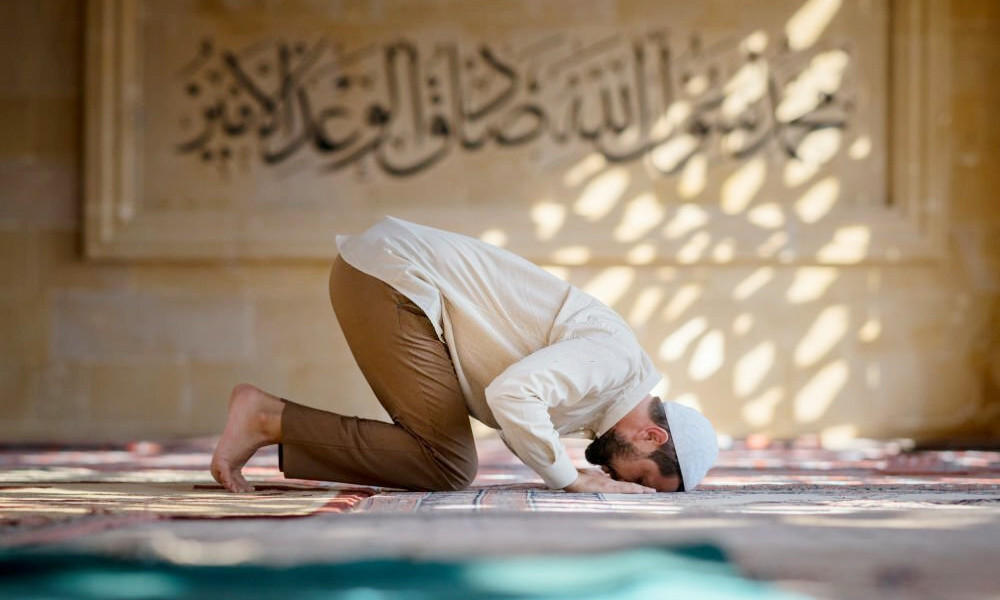  ইবাদতের প্রকৃত স্বরূপ ও গায়রুল্লাহর কাছে প্রার্থনার ভয়াবহ পরিণতি