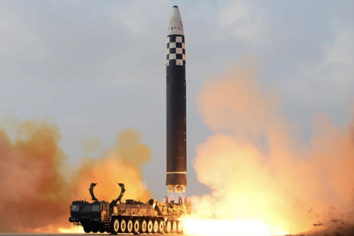 একই সূত্রে দুই দেশ: উত্তর কোরিয়ার নকশায় ইরানের বিধ্বংসী ক্ষেপণাস্ত্র।