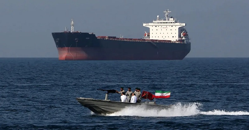  হরমুজ প্রণালিতে ইরানের ‘টোল বুথ’, জাহাজপ্রতি ফি ২০ লাখ ডলার।