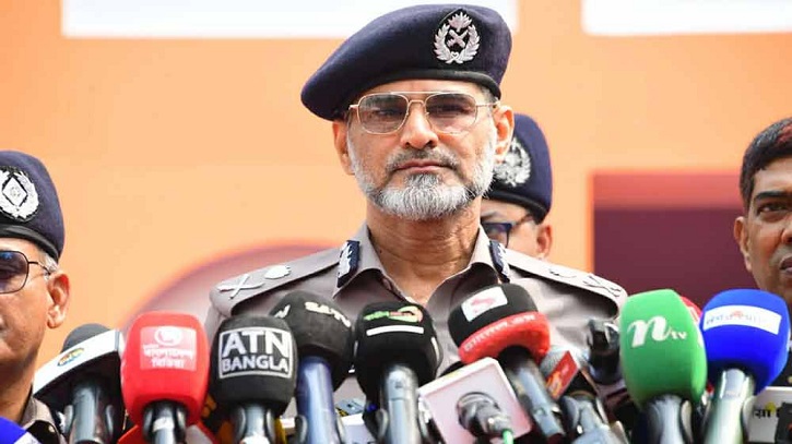 "ঈদ যাত্রায় ট্রাক - কাভার্ড ভ্যান  চলাচল বন্ধ, ফিটনেসবিহীন বাসেও নিষেধাজ্ঞা" ডিএমপি কমিশনার।