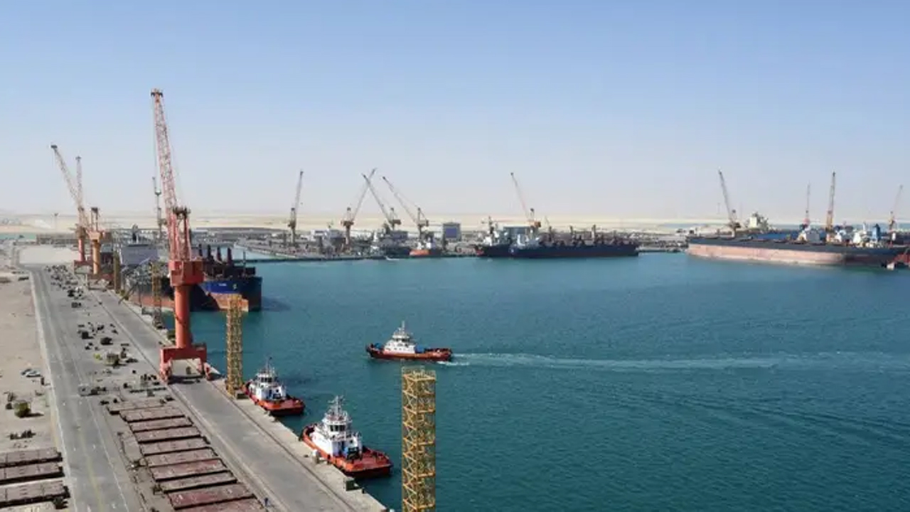   দুকম বন্দরে ড্রোন হামলায় একটি জ্বালানি ট্যাংক ক্ষতিগ্রস্ত হলেও হতাহত হয়নিঃওমান নিউজ এজেন্সি জানিয়েছে।