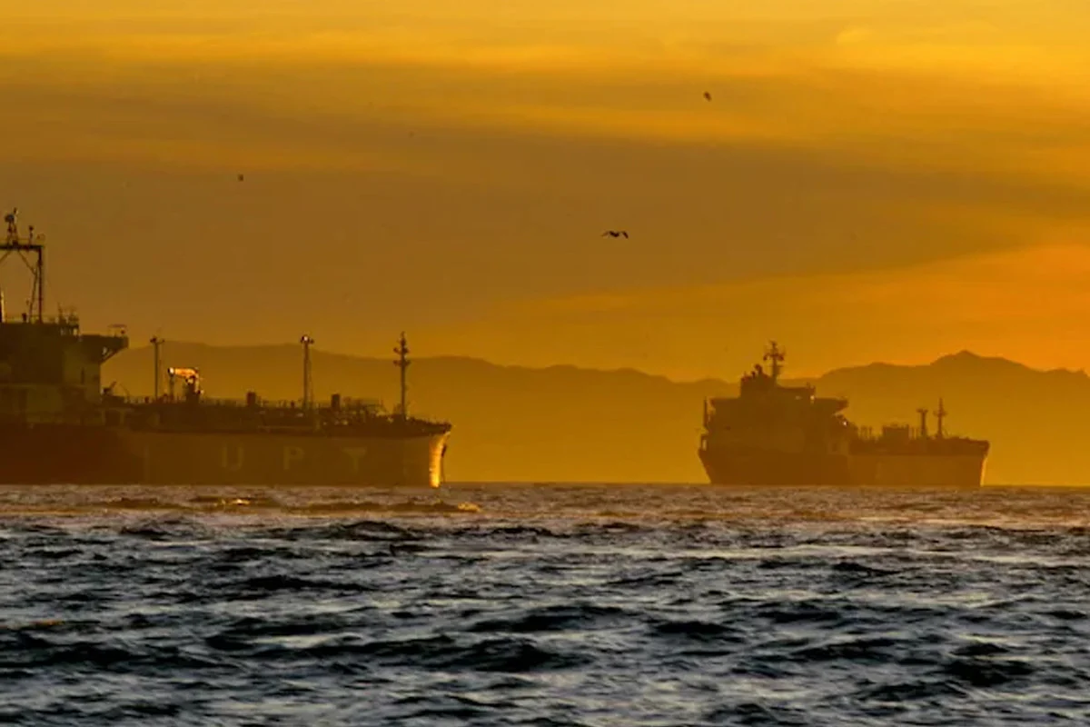 ৩৬ ঘণ্টায় ৮ ইরানি ট্যাঙ্কার আটকানোর দাবি আমেরিকার